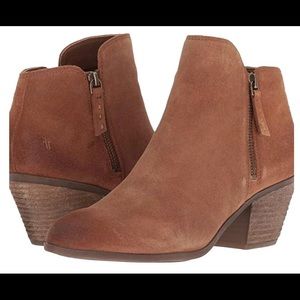 Frye Judy Zip Bootie Congac